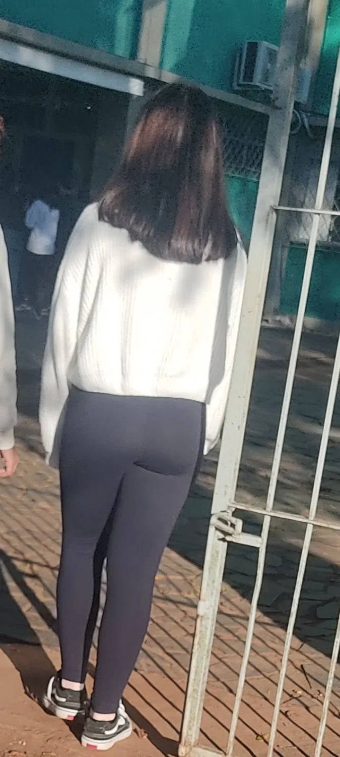 quem não curte uma legging marcando na escola? image 2