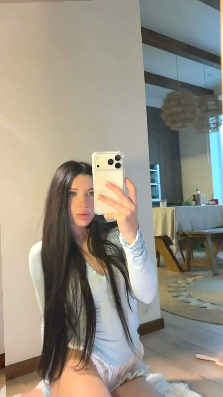 🔞 hot slut round ass sucking dick nude tight pussy 😈🍑 OF image 2