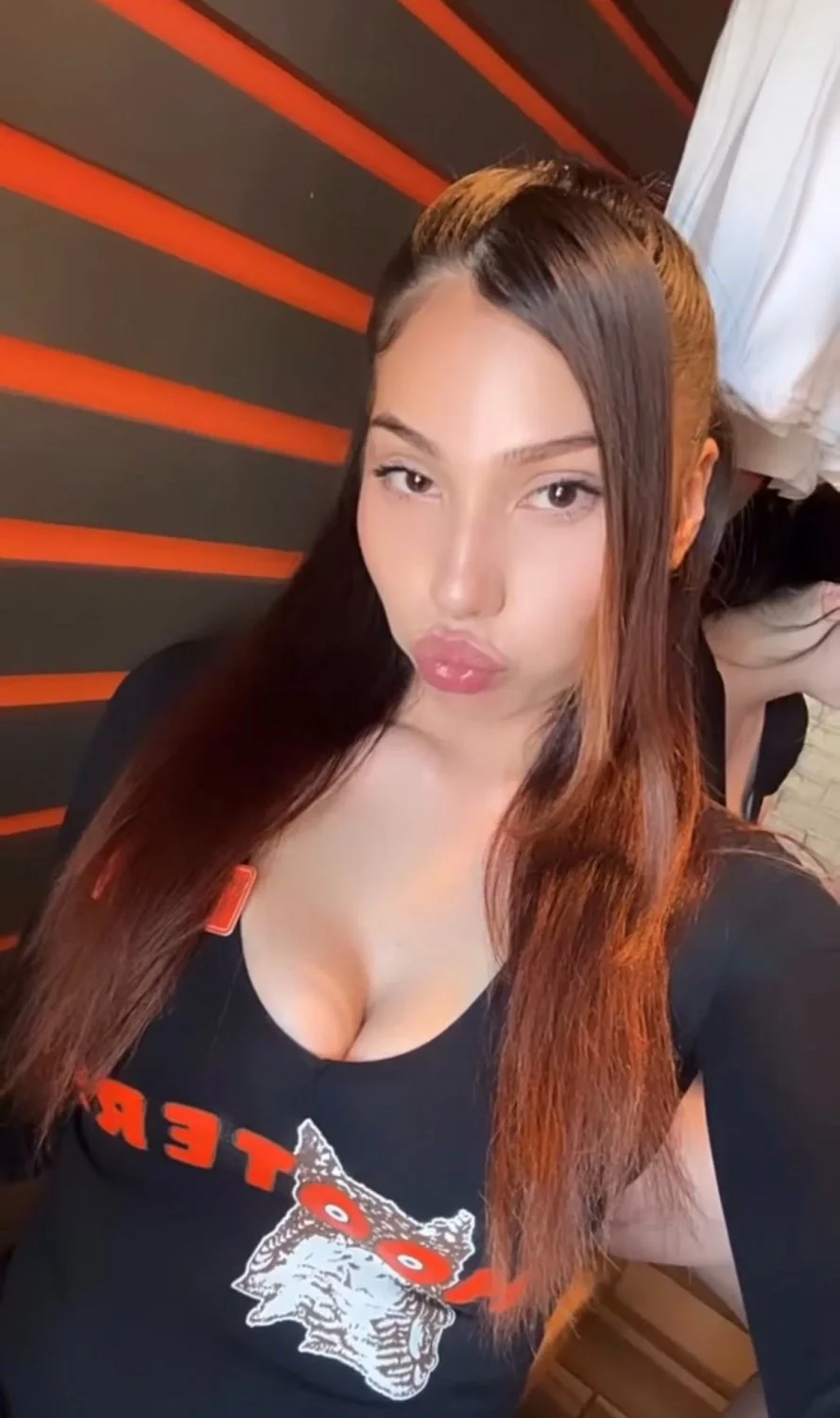 Chicago hooters Thot image 5