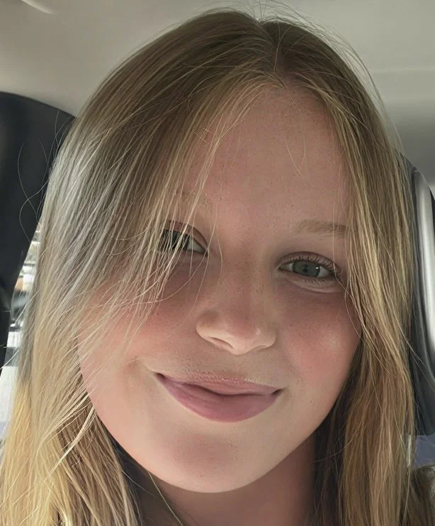 HARPER’s cute face deserves to be covered in your jizz image 3