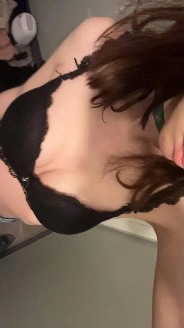 my brothers ex ari image 22