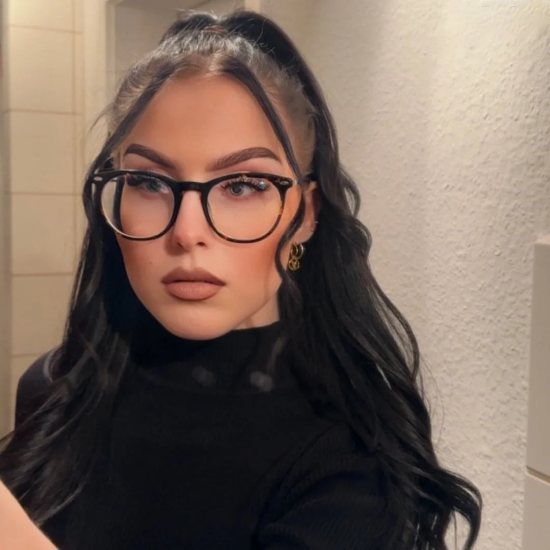 Thicc german slut Laura fully exposed image 32