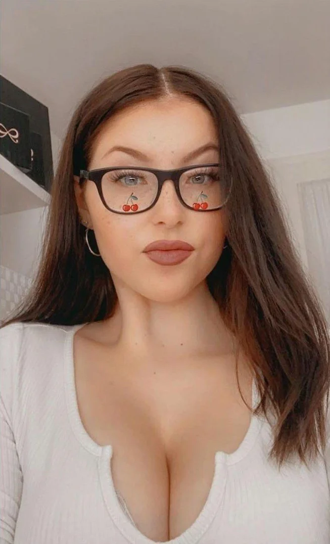 Thicc german slut Laura fully exposed image 37