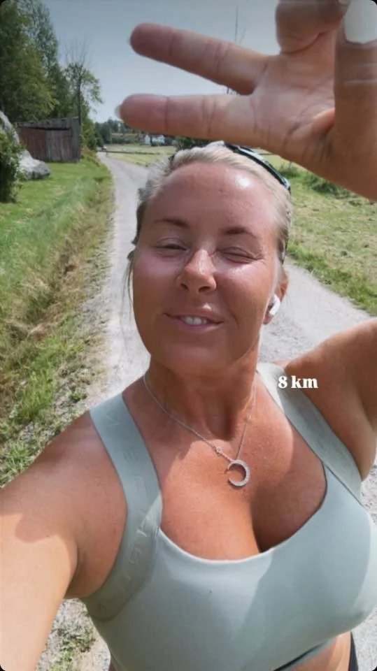 Lisa from Sweden lloves the attention. Kik her @ lisajswe image 3