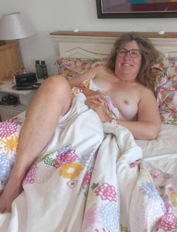 French Exhibitionist, Nudist, and exposure addicted slut Eileen. image 8