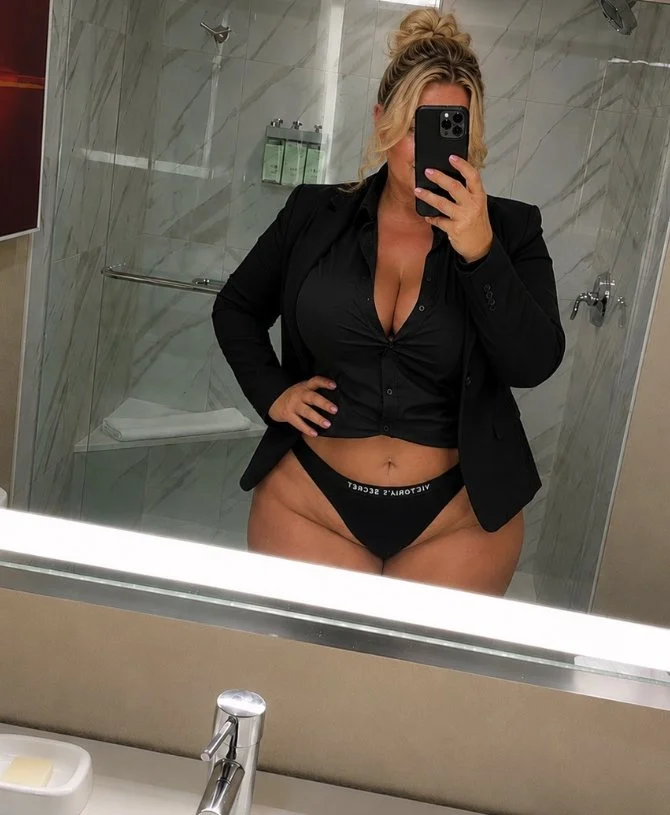 Big Tit Pawg Cougar has a beautiful cumface image 14