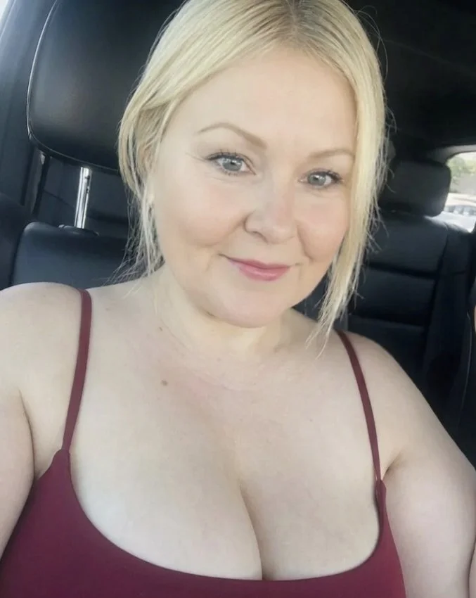 Big Tit Pawg Cougar has a beautiful cumface image 2