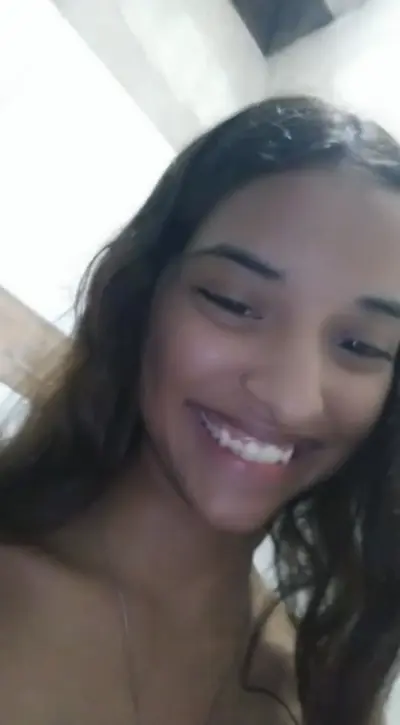 Vazou novinha gata se gravando com namorado na live cover image