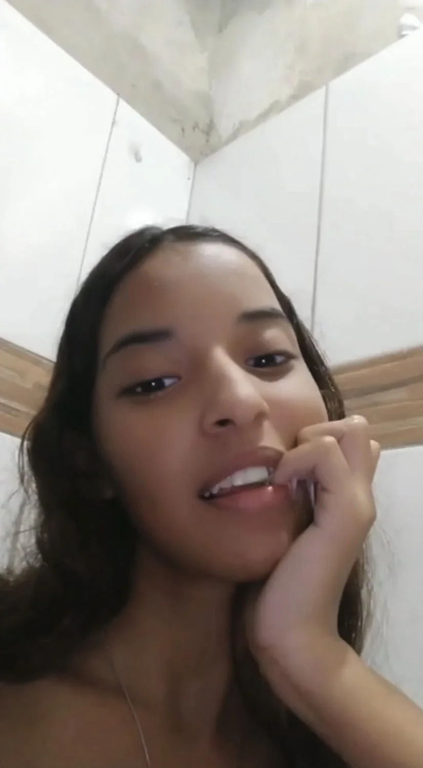 Vazou novinha gata se gravando com namorado na live image 2