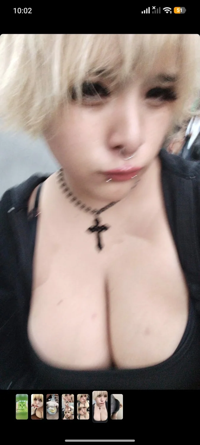 Ricas tetas image 1