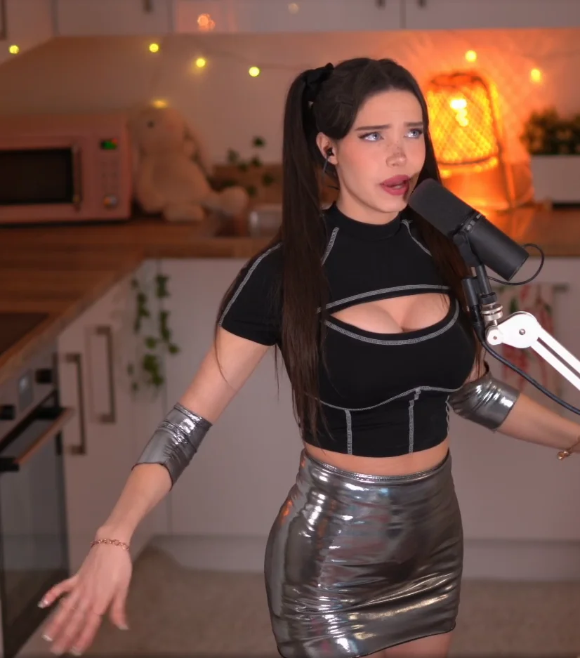 Sexy babe in PVC image 34