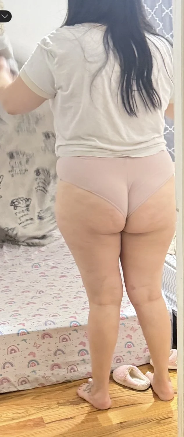 Esposa gostosa....em casa corno ...quer ver comentários image 3