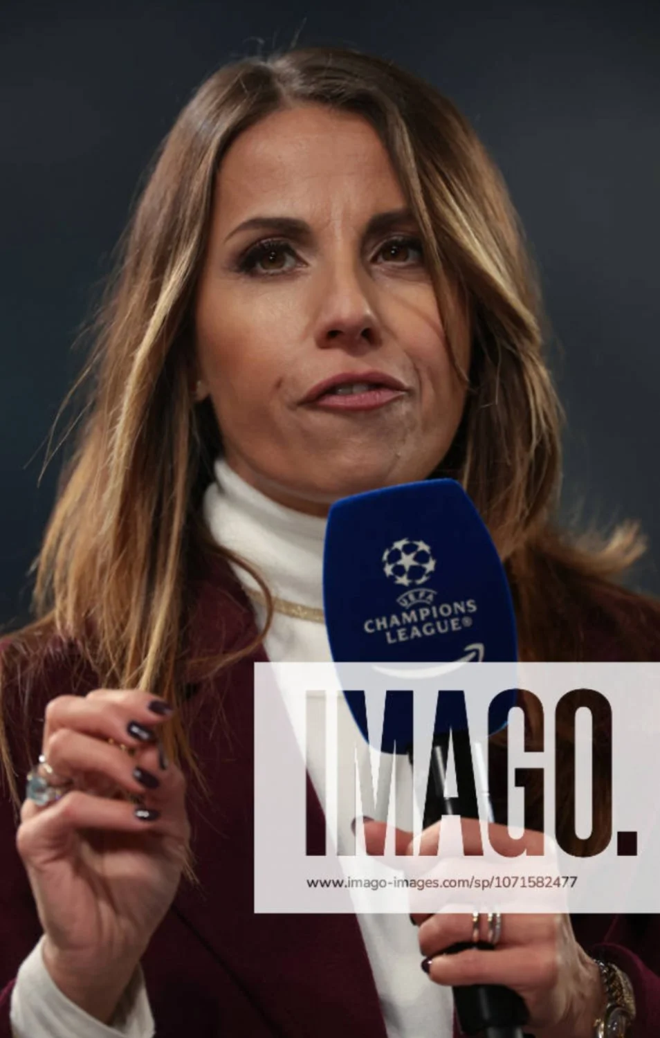 Giulia Mizzoni hot italian journalist image 10