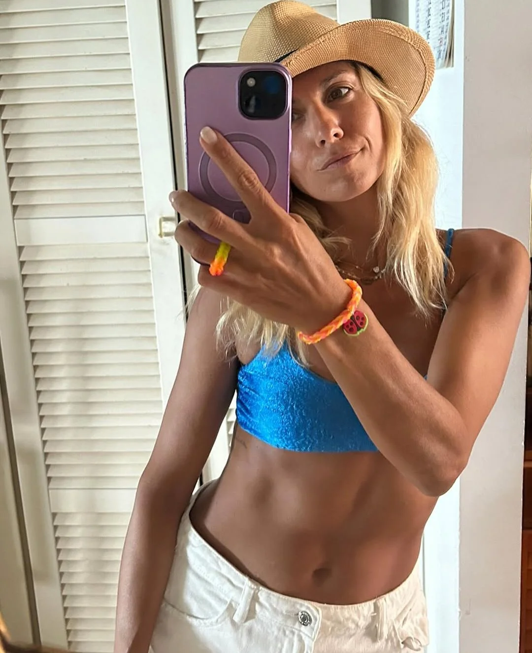 Giulia Mizzoni hot italian journalist image 12