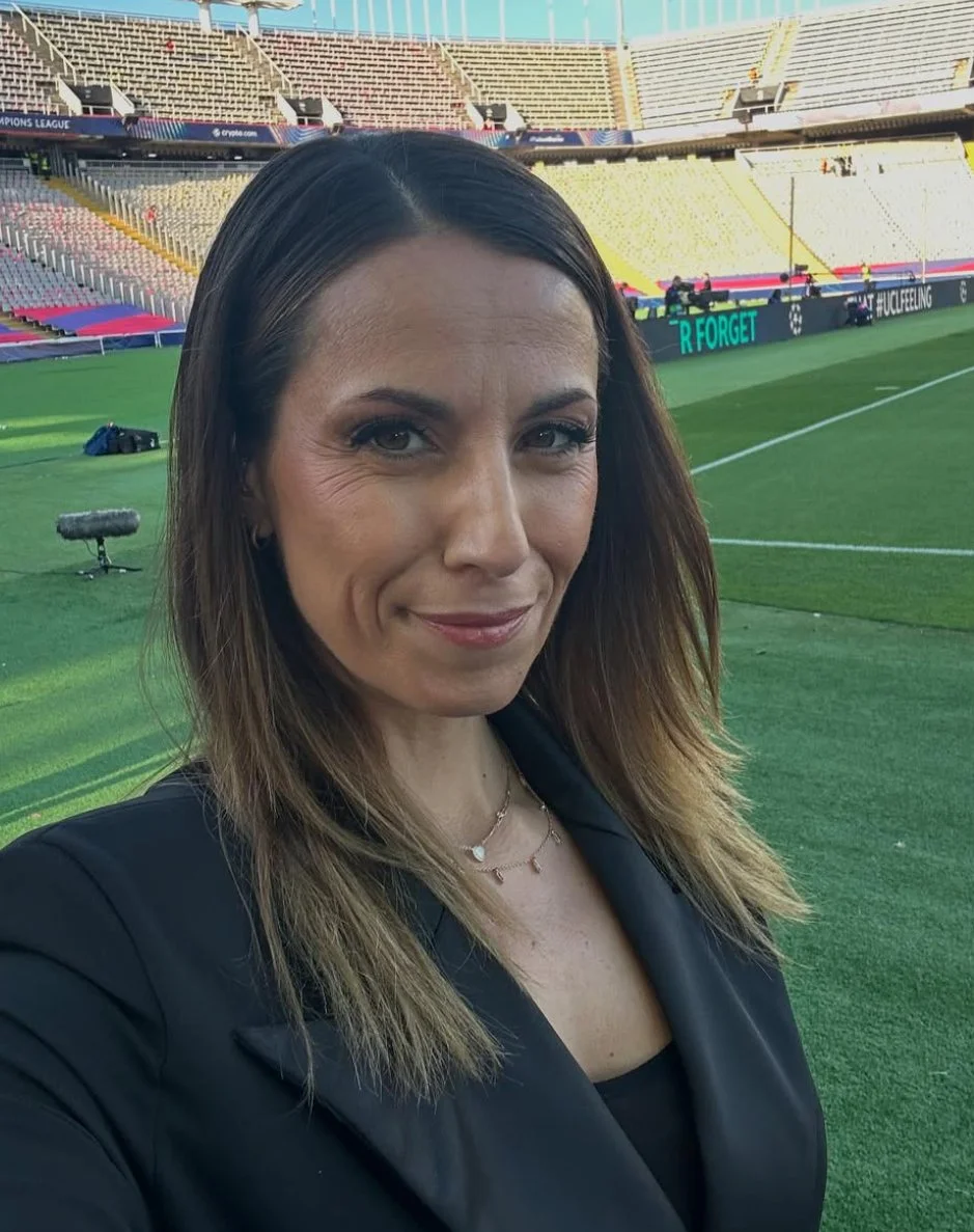 Giulia Mizzoni hot italian journalist image 15