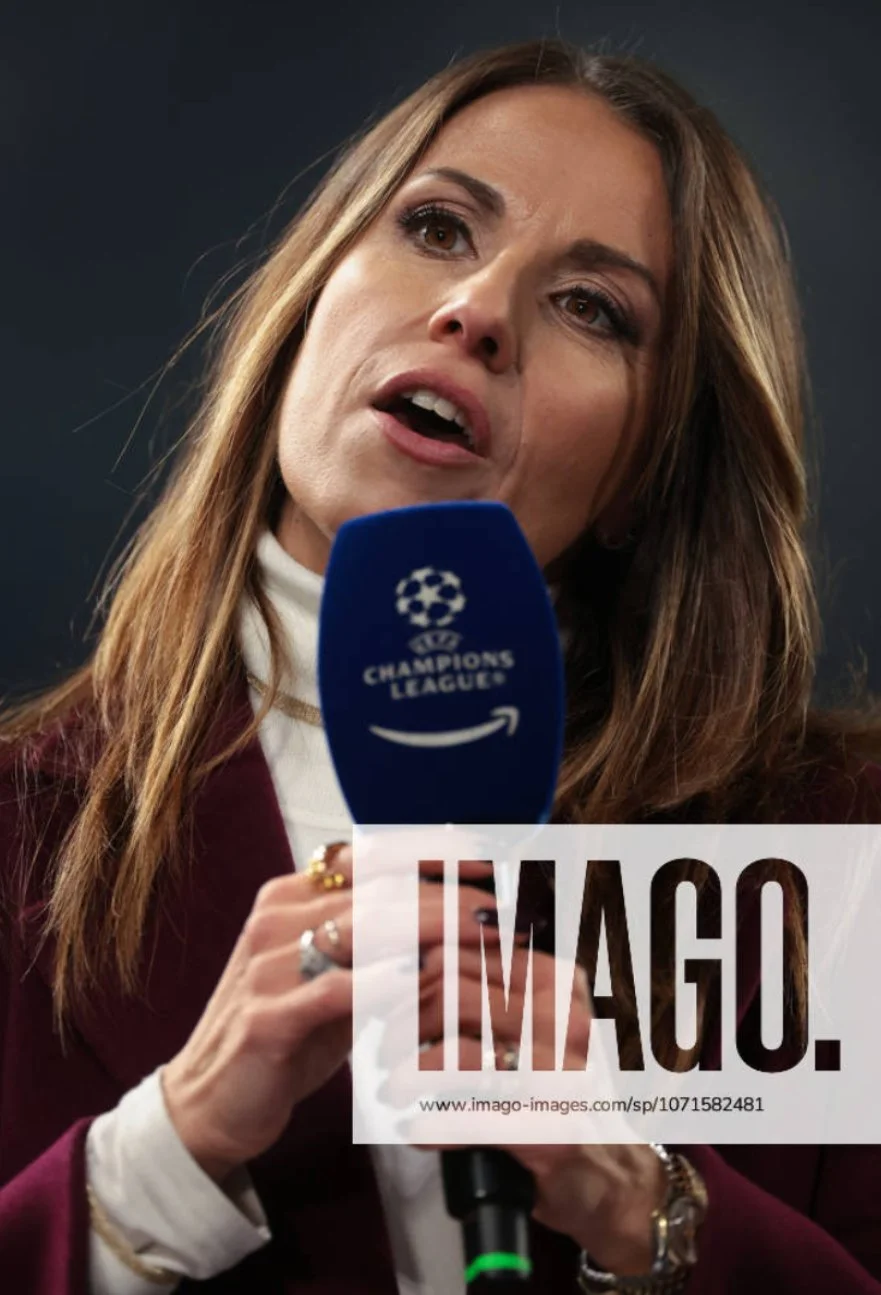 Giulia Mizzoni hot italian journalist image 16