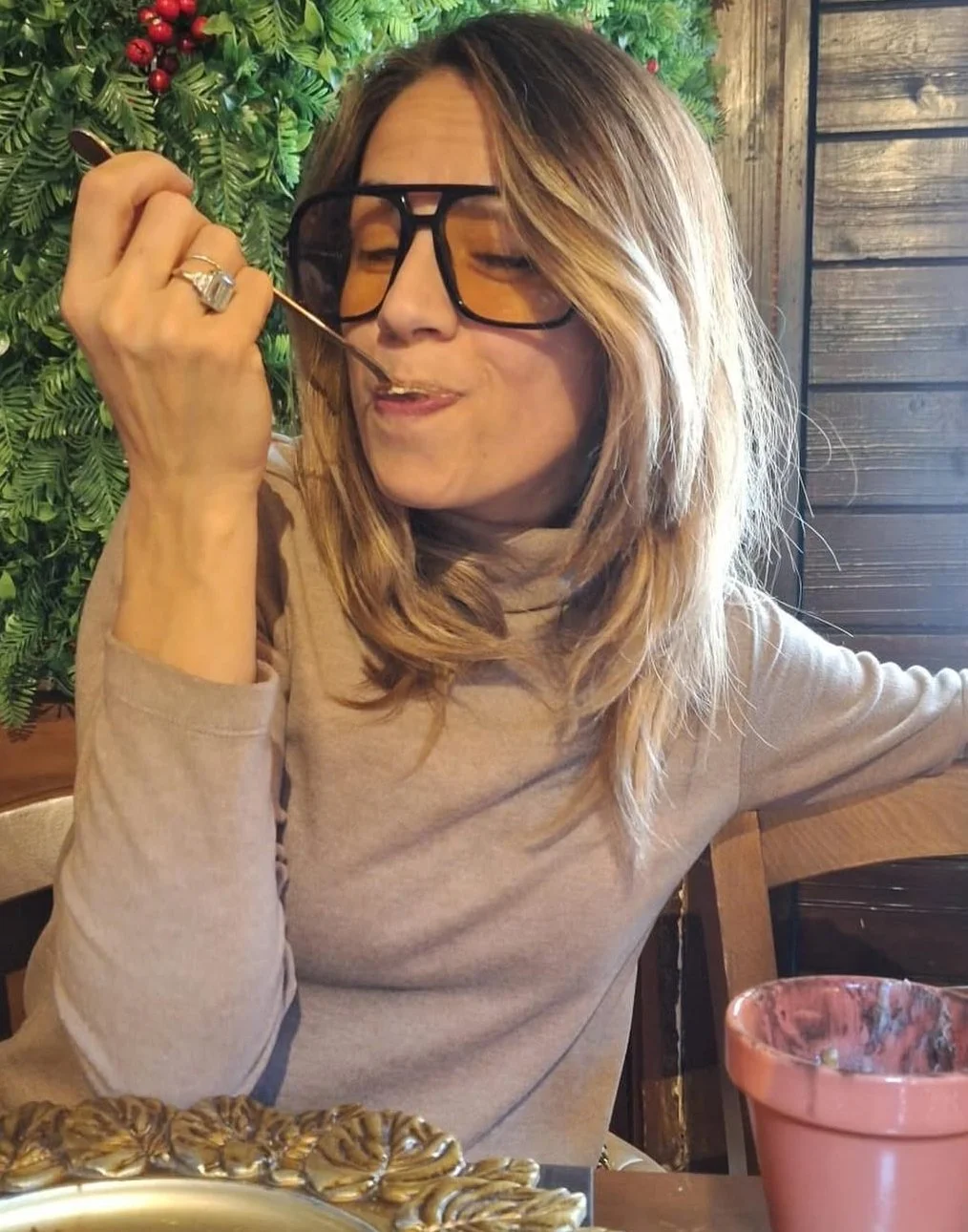 Giulia Mizzoni hot italian journalist image 21