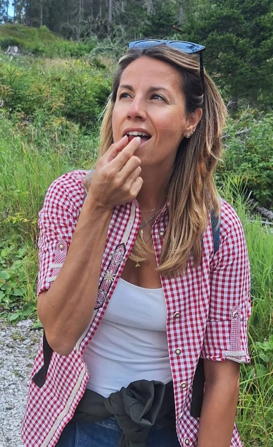 Giulia Mizzoni hot italian journalist image 24