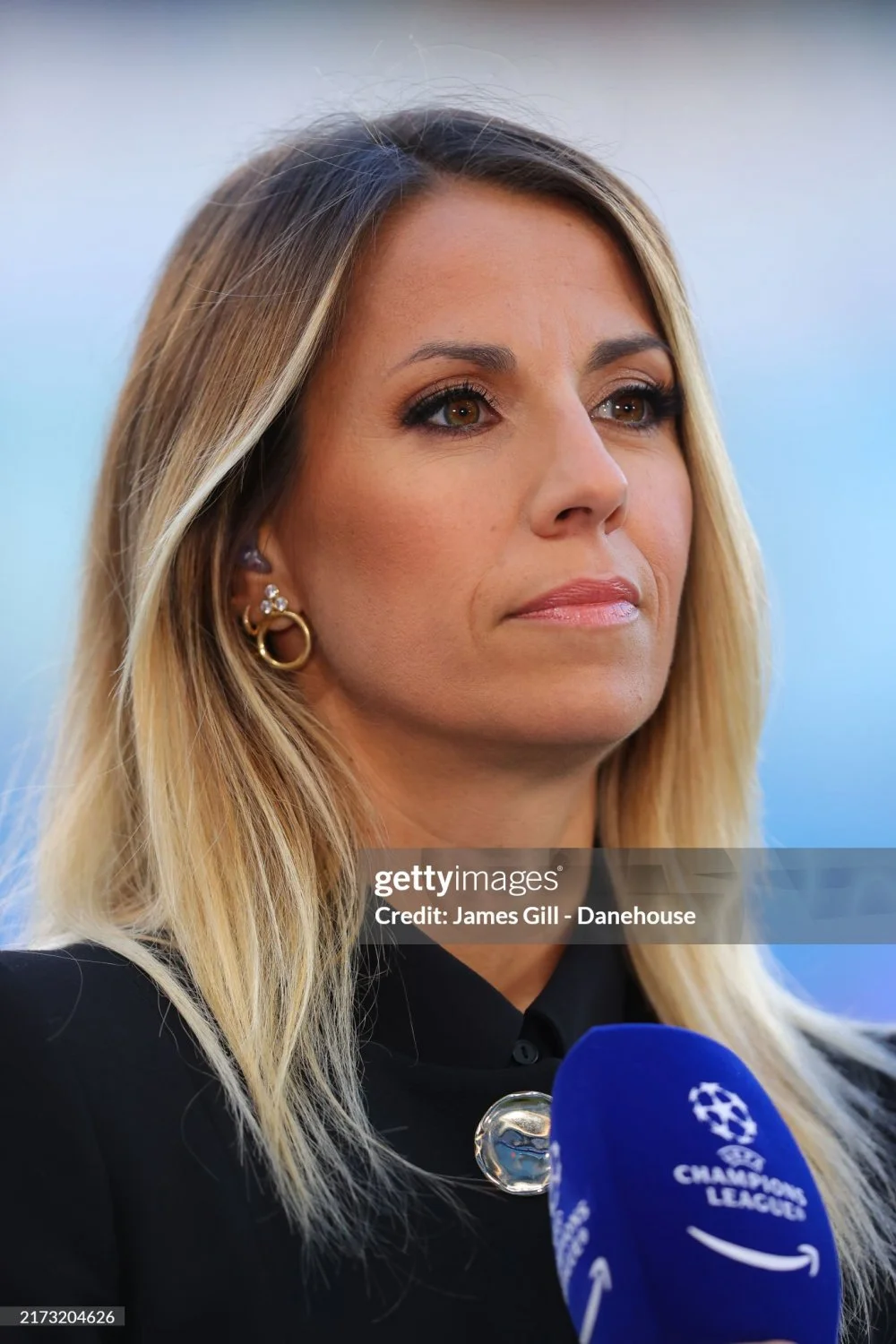 Giulia Mizzoni hot italian journalist image 27