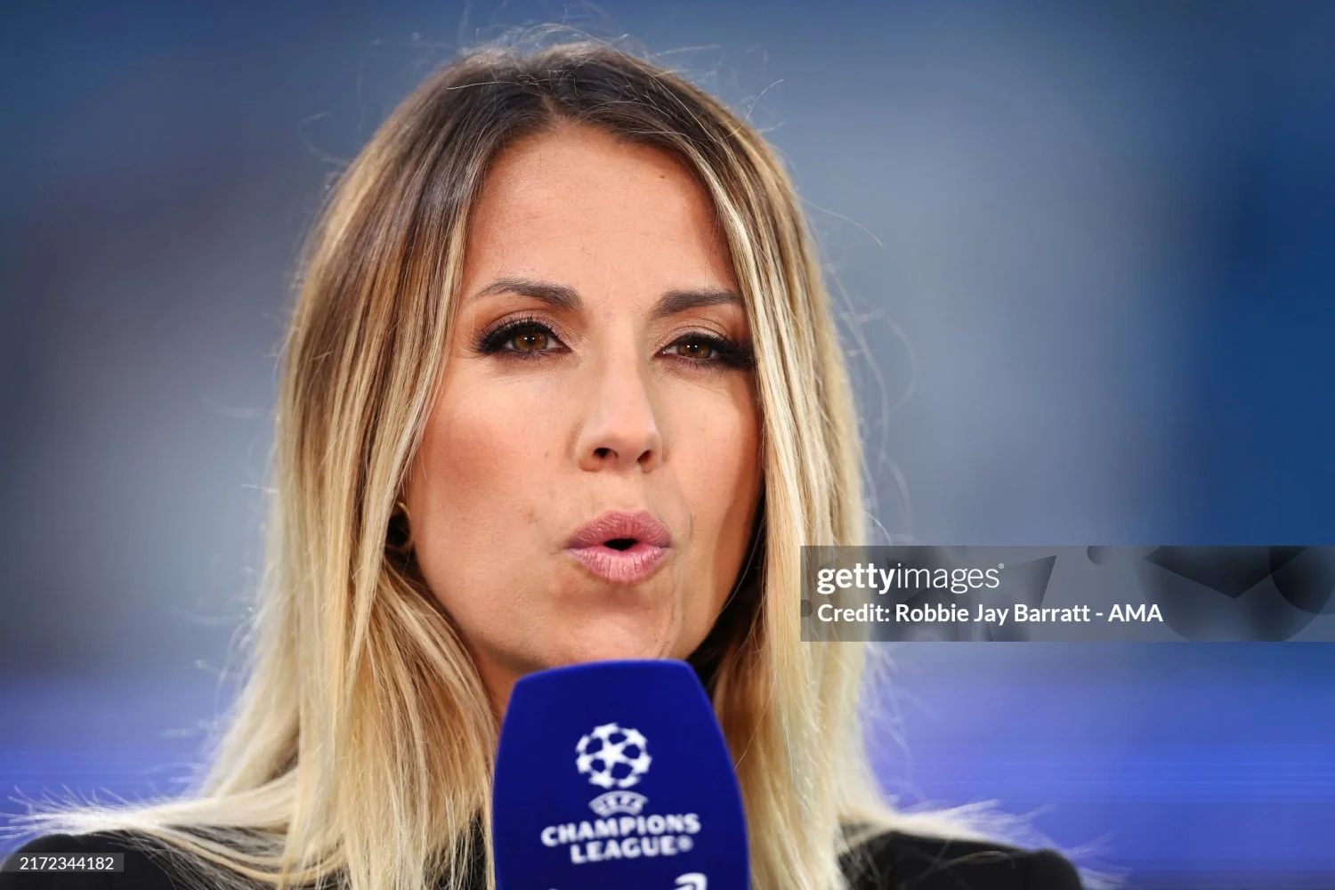 Giulia Mizzoni hot italian journalist image 37