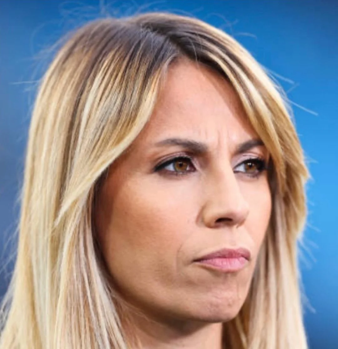 Giulia Mizzoni hot italian journalist image 4