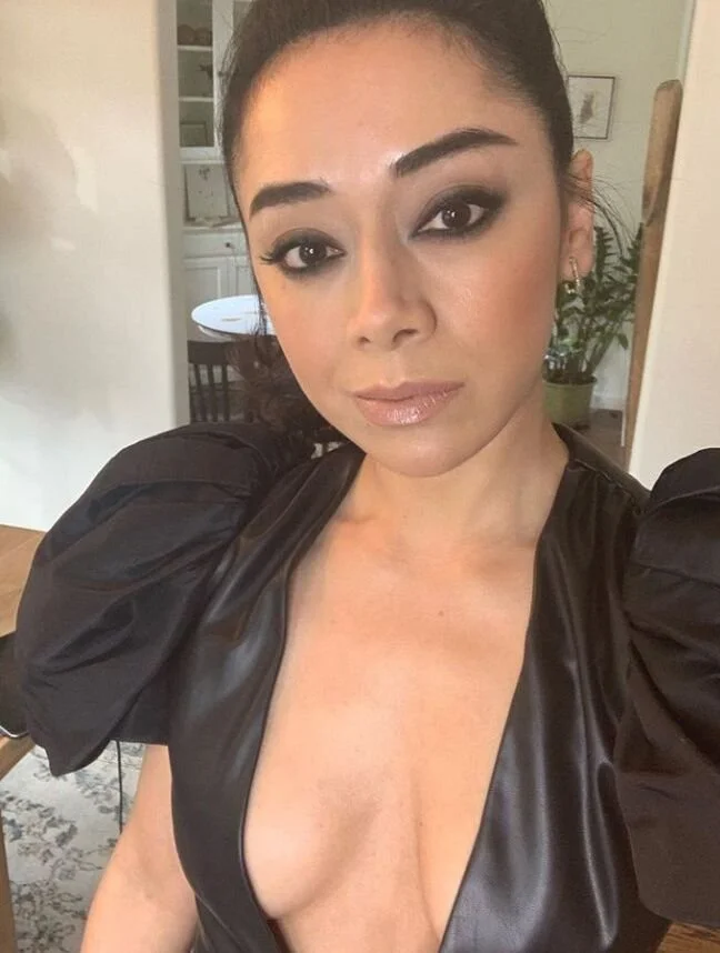 Aimee Garcia Hot Ass & Small Breast & BangingBody Makes Me Throb! She Such A Gorgeous CockTease 🥵🤤 image 5