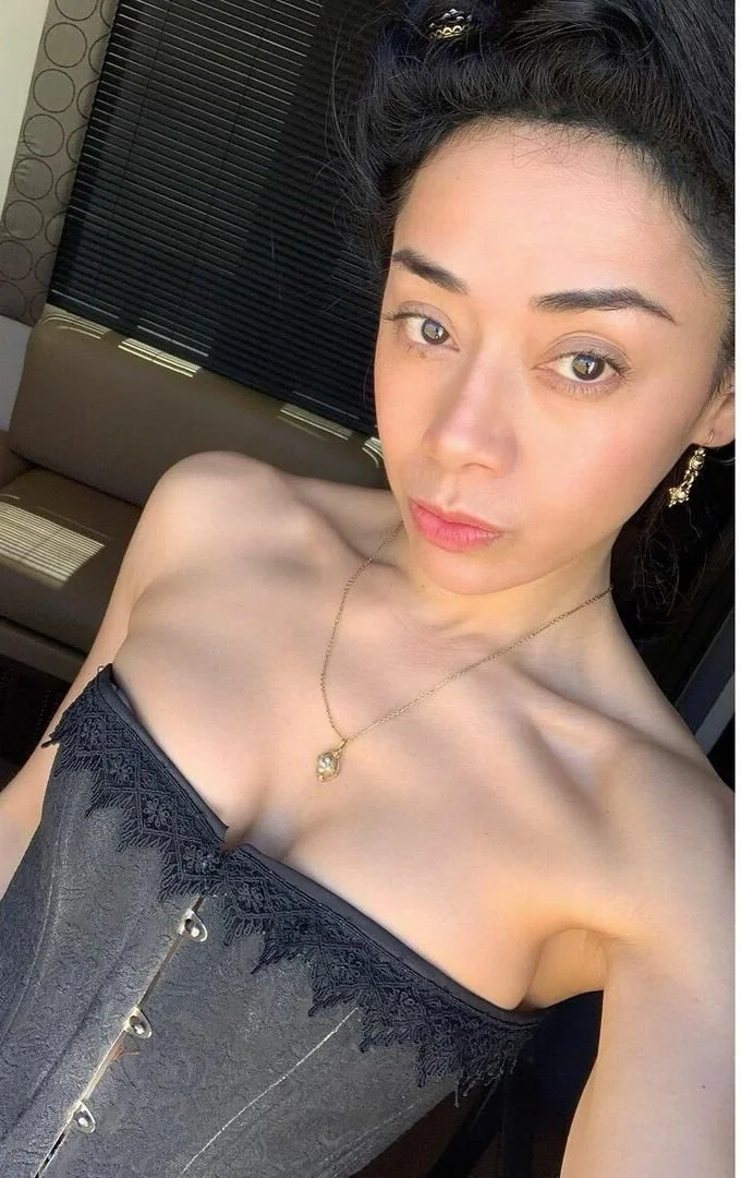 Aimee Garcia Hot Ass & Small Breast & BangingBody Makes Me Throb! She Such A Gorgeous CockTease 🥵🤤 image 9
