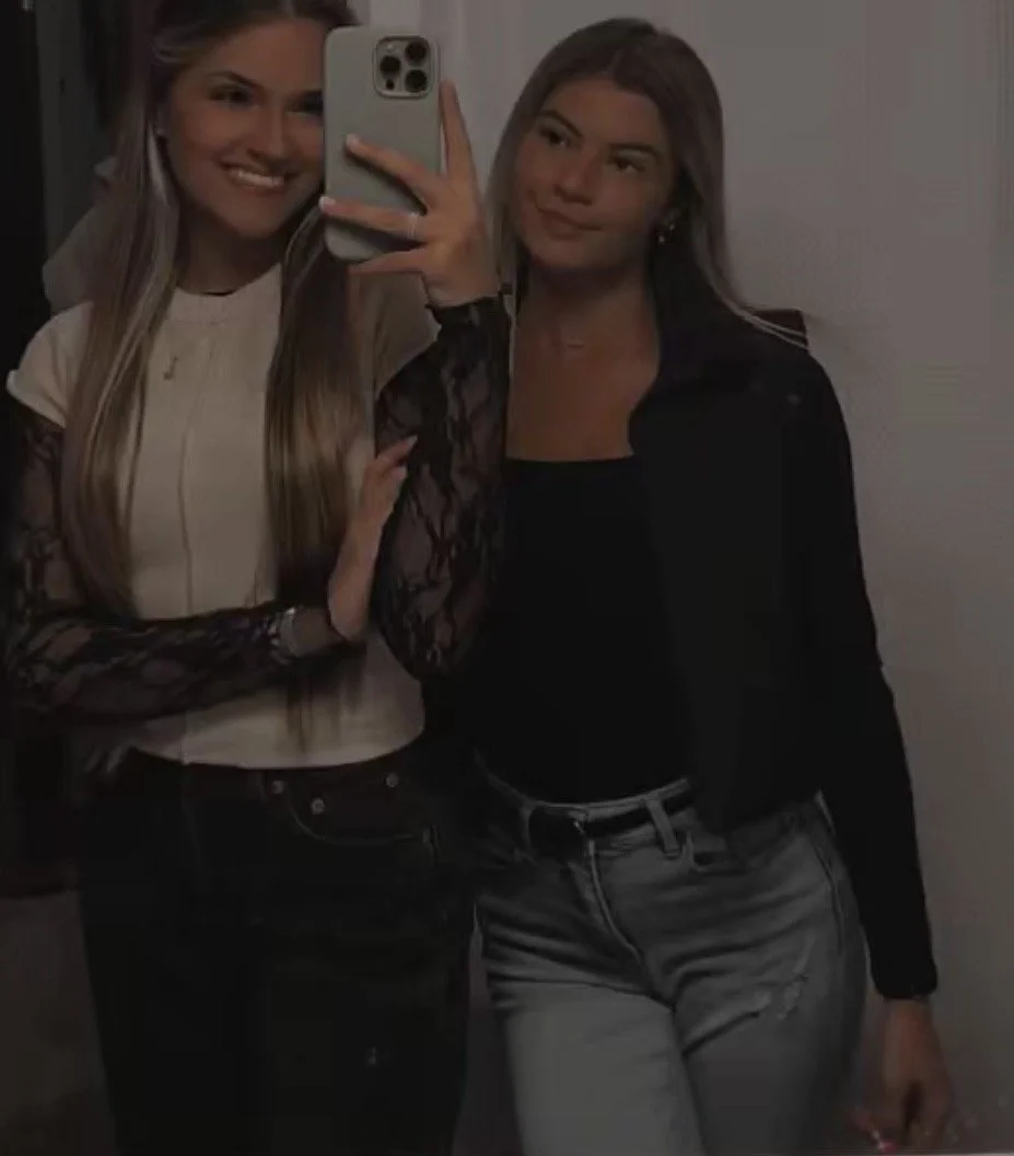 Hometown blonde shows how her fine ass moves around when she twerks it for us image 18