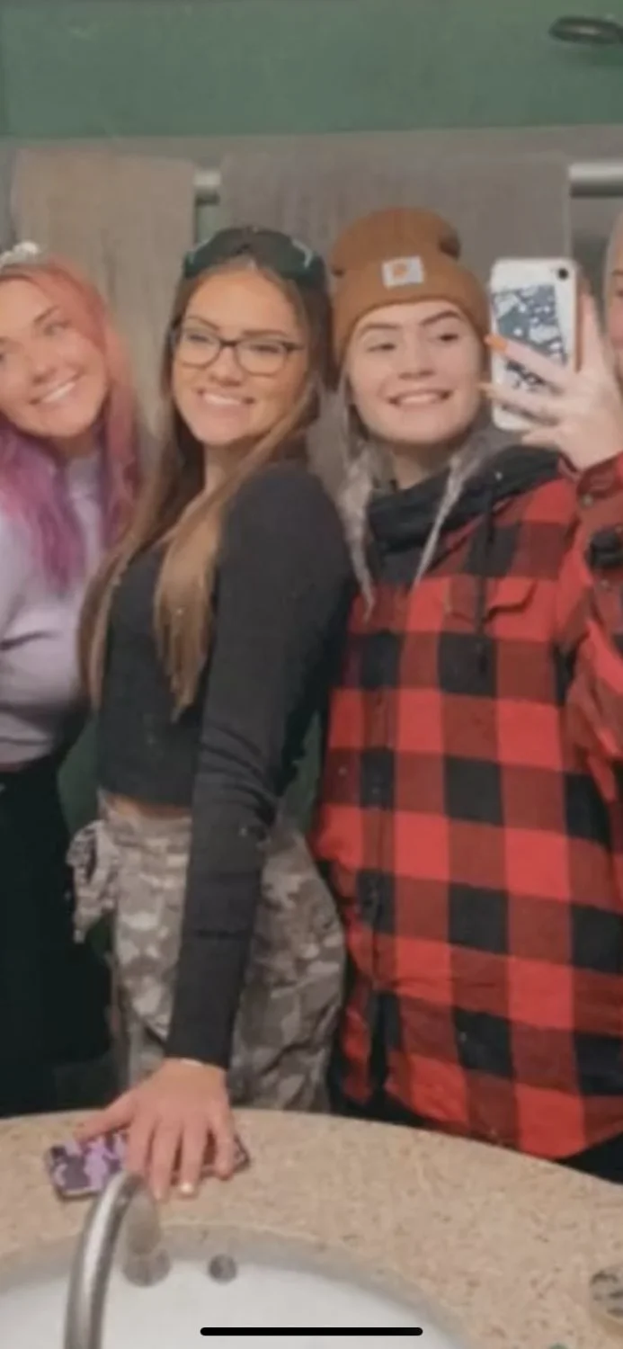 Hometown blonde shows how her fine ass moves around when she twerks it for us image 9