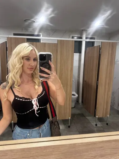 Do blondies like me make you hard cover image