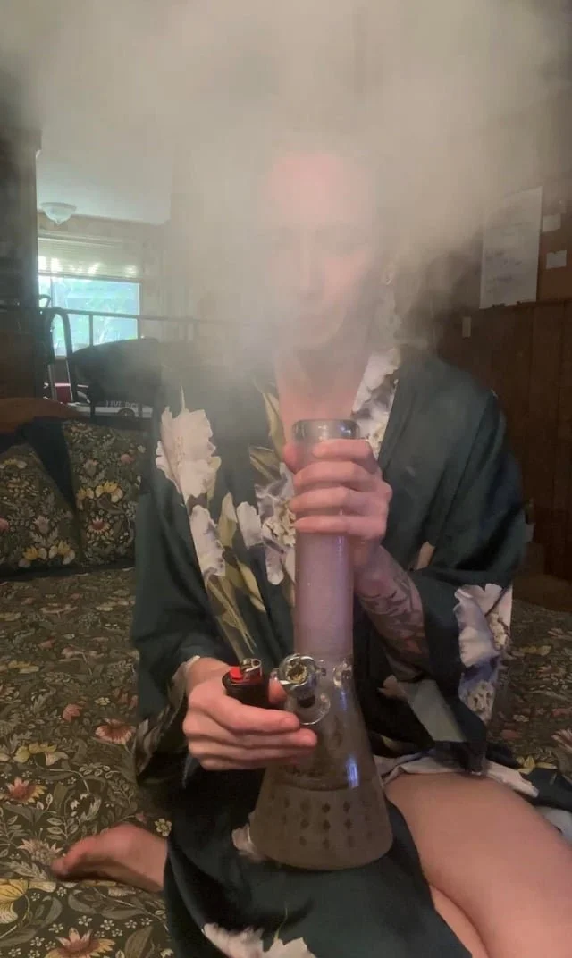 Petite Stoner Chick image 12