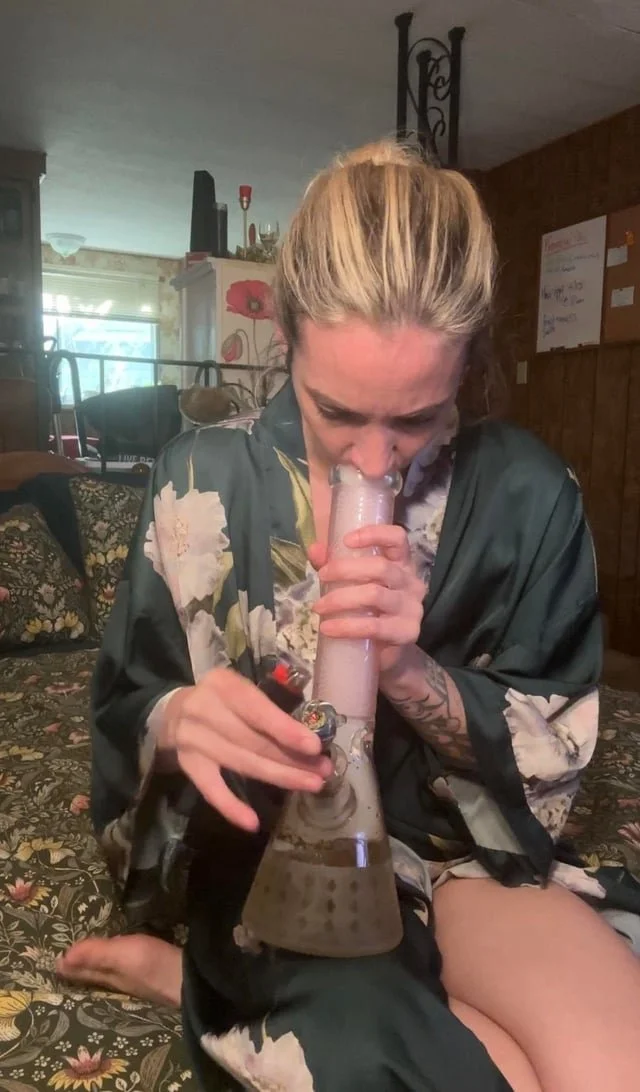 Petite Stoner Chick image 17