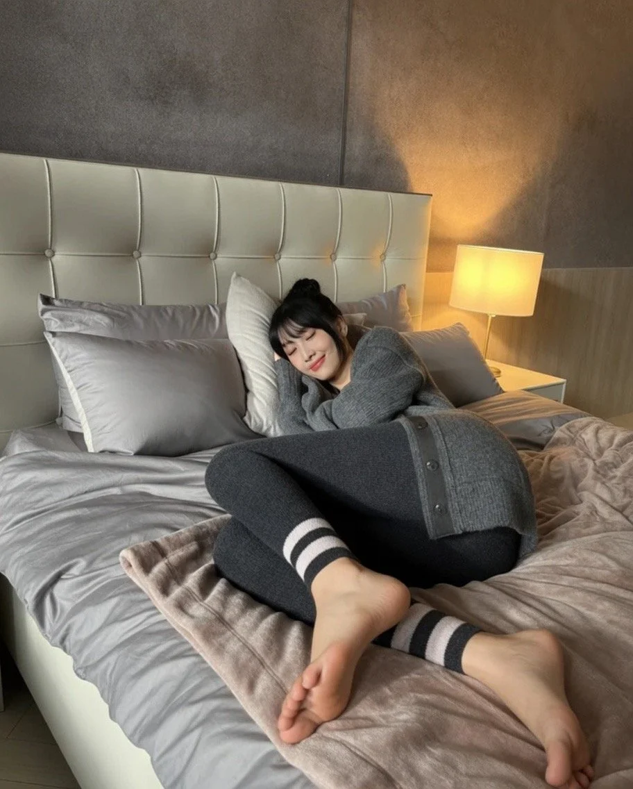 kpop feet momo image 9