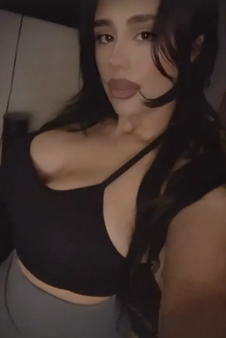 Thick Latina With the Heavies image 3