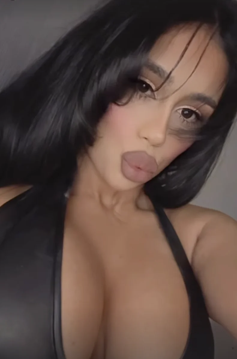 Thick Latina With the Heavies image 4