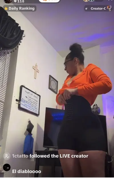 Cute thick TikTok girl live cover image