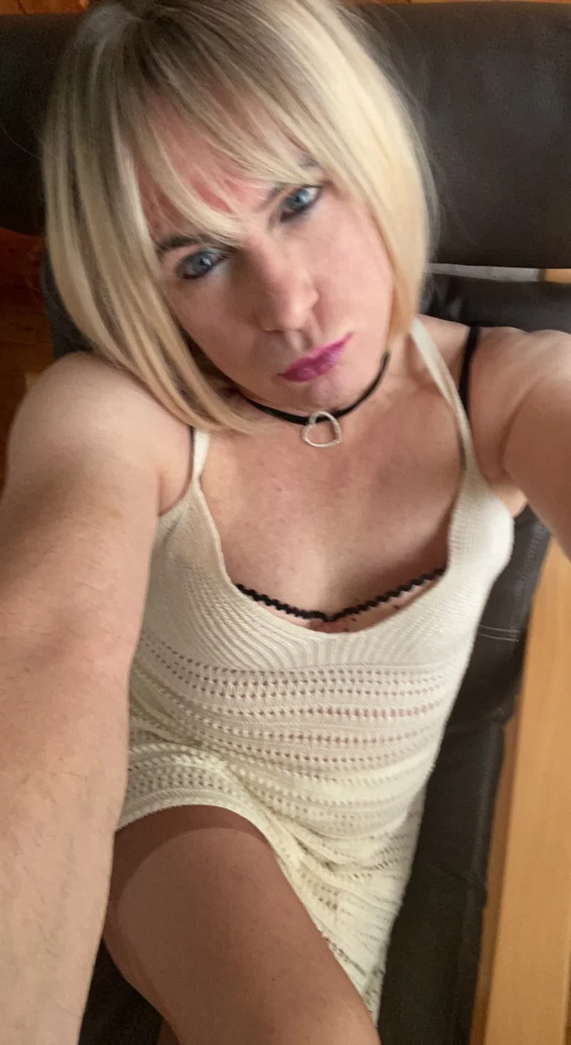 Izzy Album 1 image 3