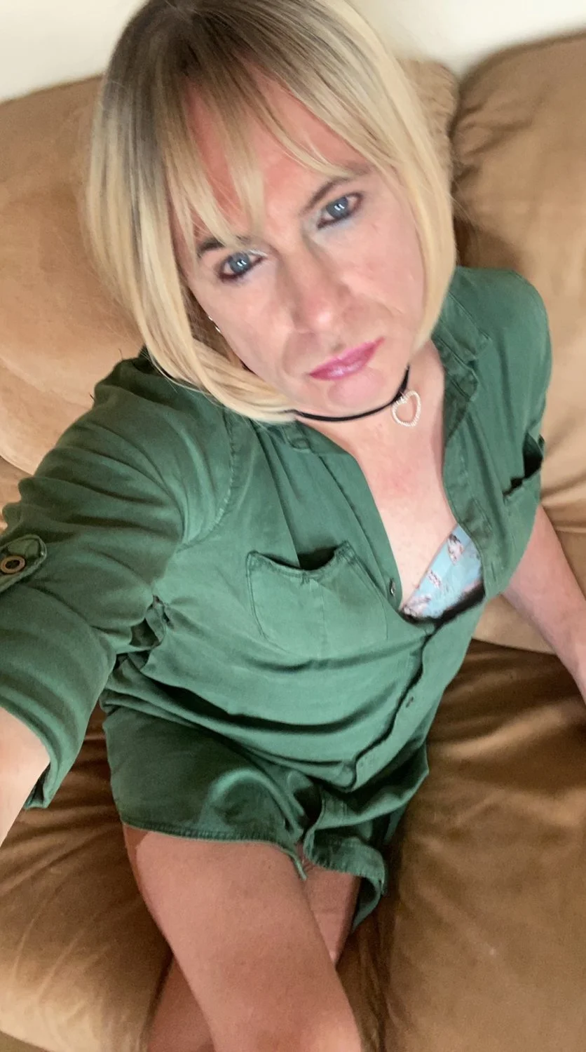 Izzy Album 1 image 4