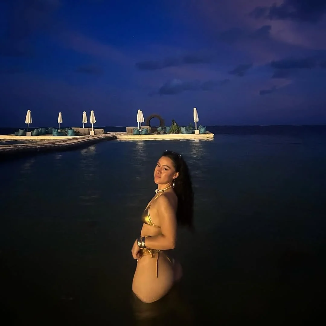 Incredible body DJ Hope image 19
