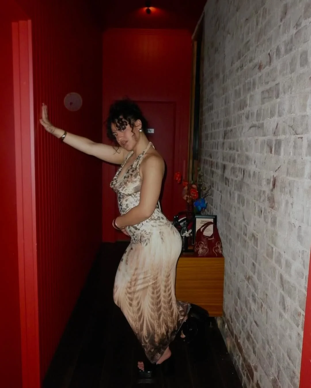 Incredible body DJ Hope image 24