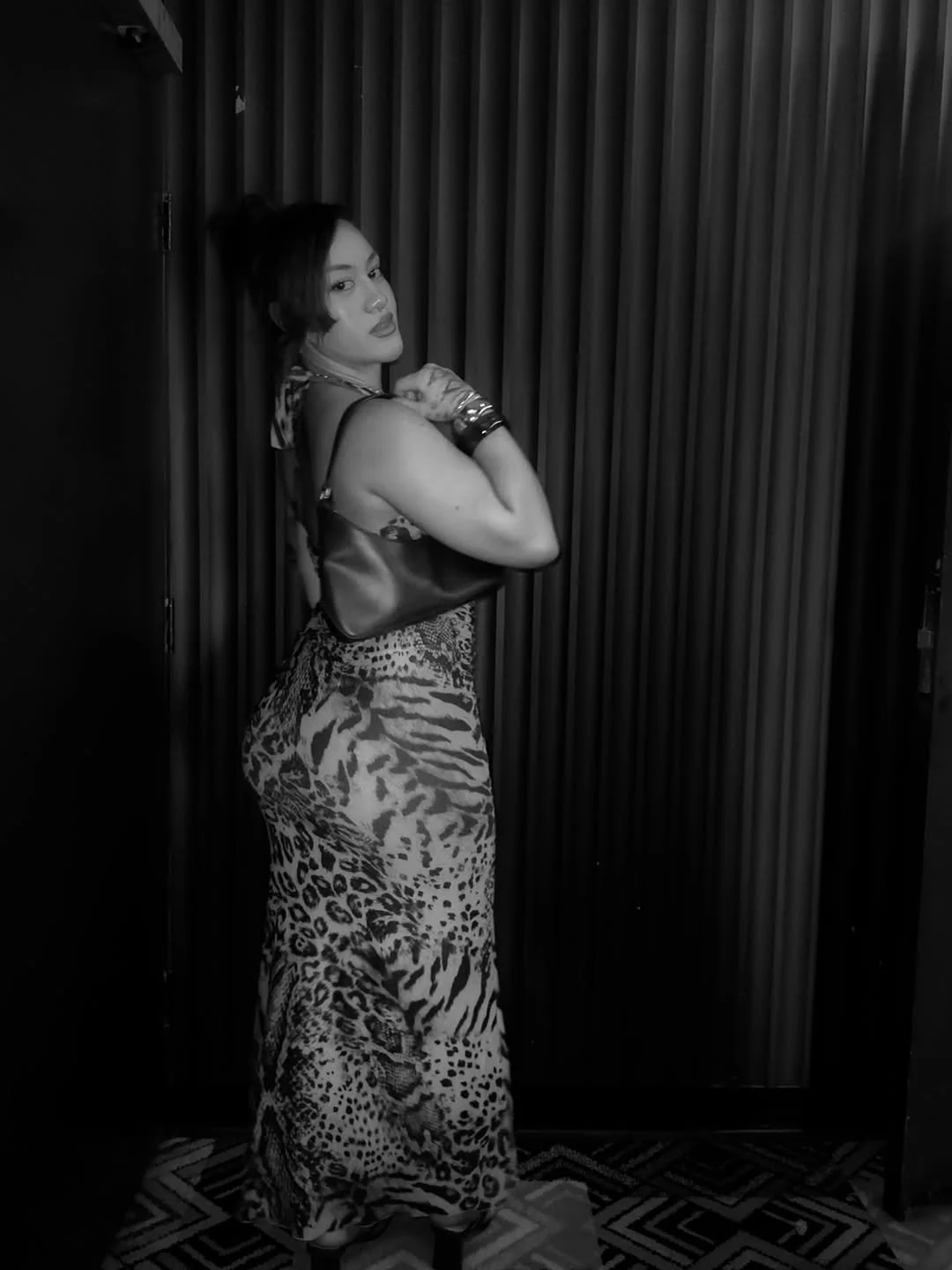 Incredible body DJ Hope image 30