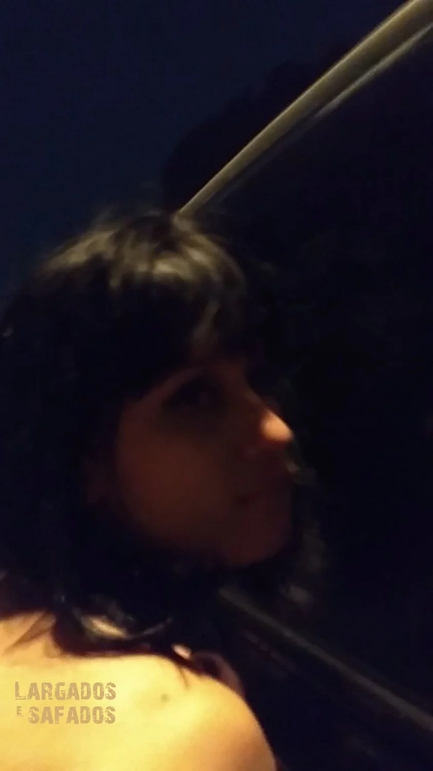 Safada dando no meio da rua image 7