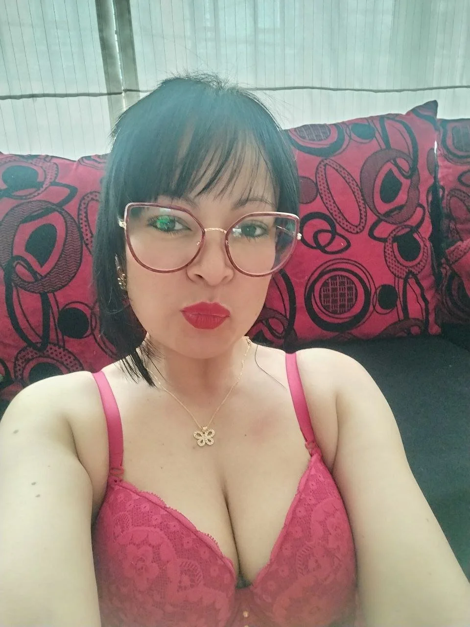 Milf colombiana aporte de su pareja image 14