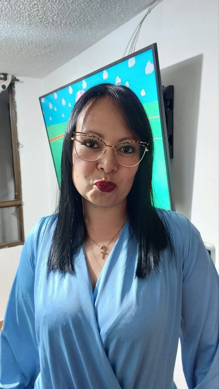 Milf colombiana aporte de su pareja image 16