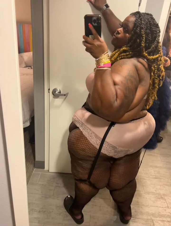 Cute Chunky Ebony Bbw Dat Luv Her Ass Out I'd Beat That Asshole Up & I Would Not Pull Out 103 image 49