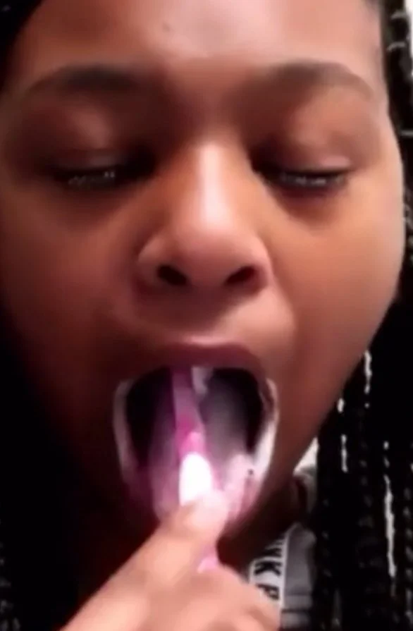 Nutty (maceik) look how she moved in the camera so she knows we can see her throat 🤤💦 image 6