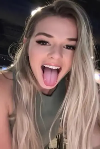 Petite wife’s slutty fakes. Dm for submissions cover image