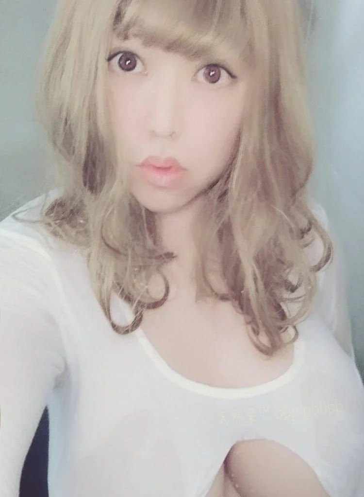 influencer y modelo"bbpigbbbb" o "BeBe". image 4