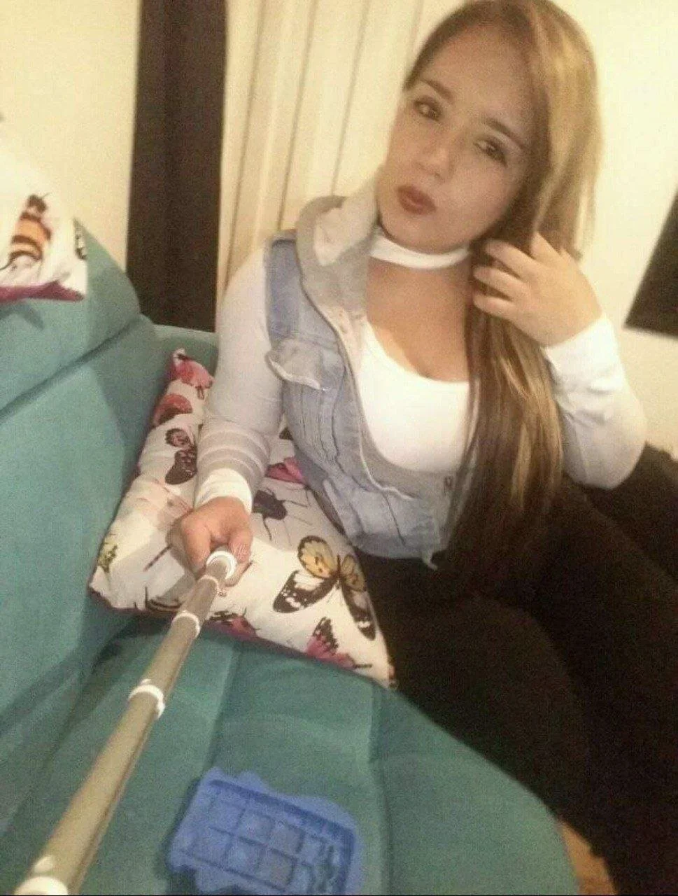 Malparida tetona de 25 años, la perra se llama Natalia y le gusta ser usada como saco de semen image 6