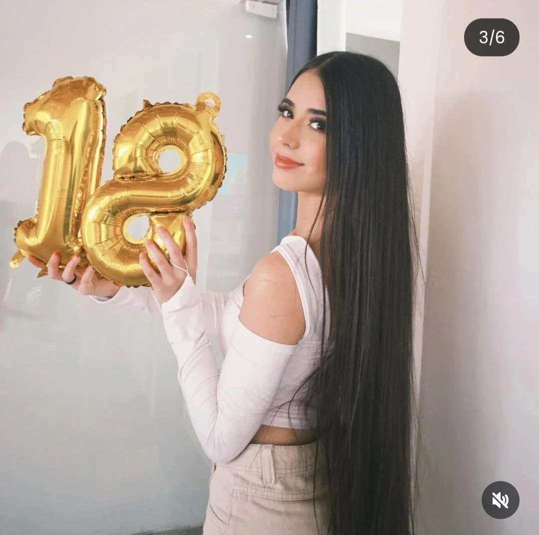 Vazou fotos de novinha magrinha mostrando seu bucetão gostoso image 3